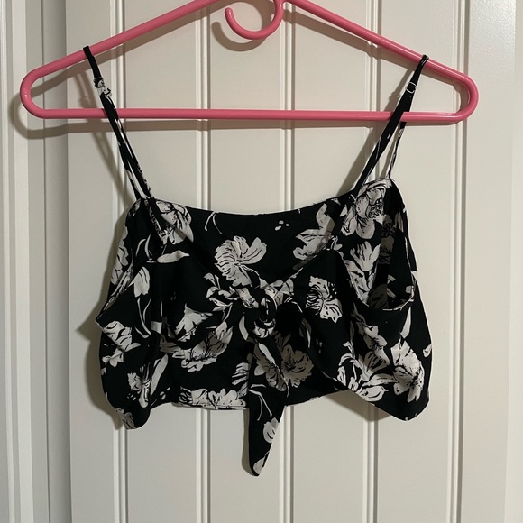 NWOT! FREE PEOPLE I’ve Got A Feeling Black Floral Back Bow Tie Crop Top Sz XS - Picture 5 of 8